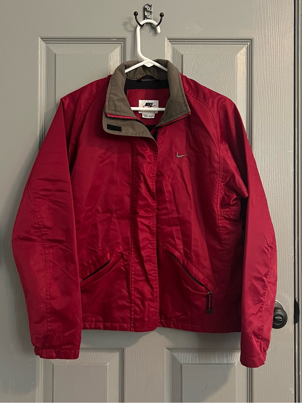 Nike Red Casual Utility Jacket Women’s M Embroidered Logo Classic Style